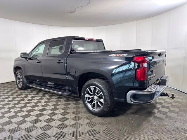 2022 Black Chevrolet Silverado 1500 LT 4X4 Truck