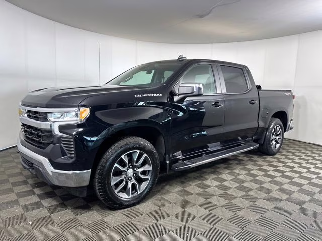 2022 Black Chevrolet Silverado 1500 LT 4X4 Truck