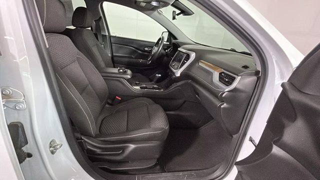 2017 Summit White GMC Acadia SLE-2 FWD SUV