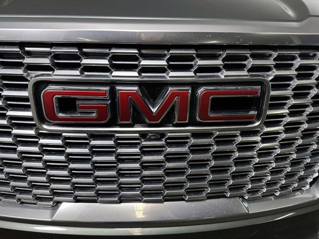 2024 Frosted Pine Metallic GMC Yukon Denali 4X4 SUV