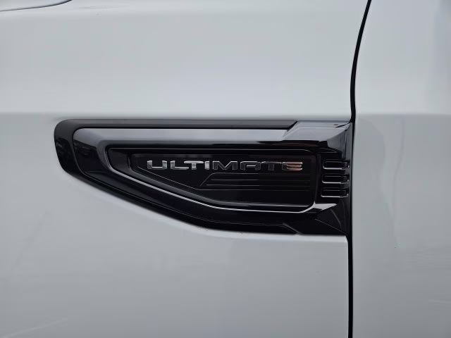 2026 Glacier White Tricoat GMC Yukon Denali Ultimate 4X4 SUV