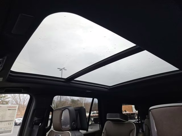 2026 Glacier White Tricoat GMC Yukon Denali Ultimate 4X4 SUV