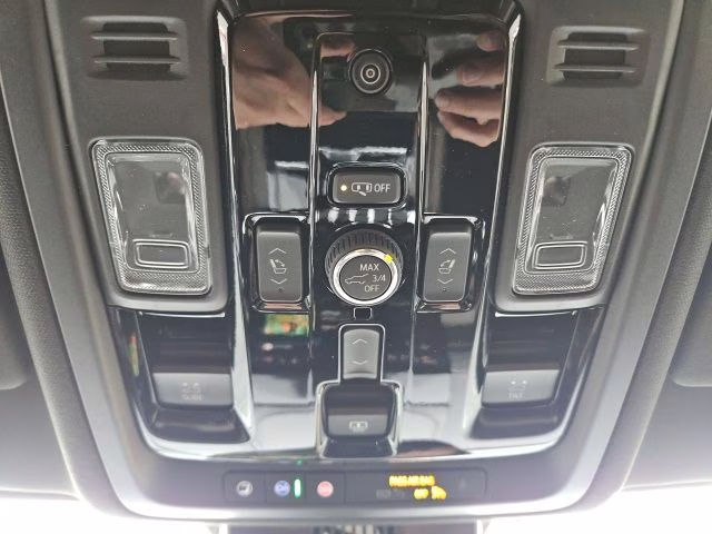 2026 Glacier White Tricoat GMC Yukon Denali Ultimate 4X4 SUV