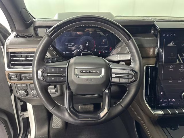 2025 White Frost Tricoat GMC Yukon Denali Ultimate 4X4 SUV