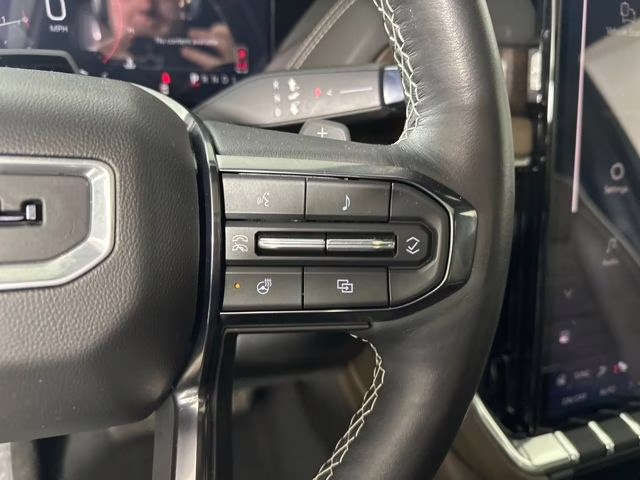 2025 White Frost Tricoat GMC Yukon Denali Ultimate 4X4 SUV