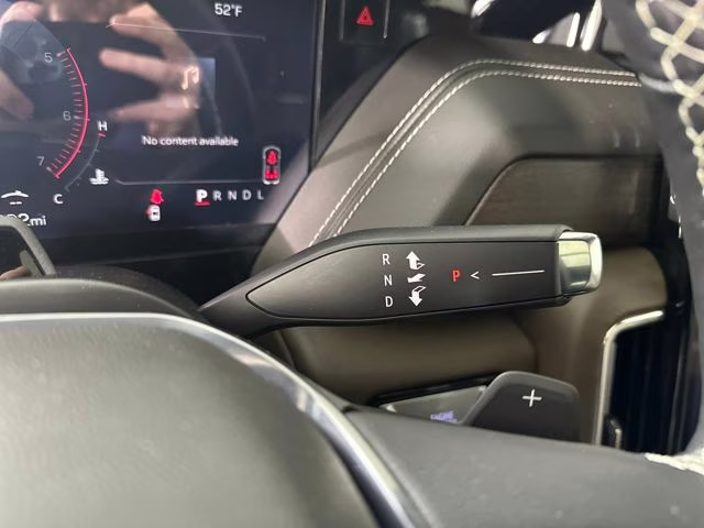 2025 White Frost Tricoat GMC Yukon Denali Ultimate 4X4 SUV