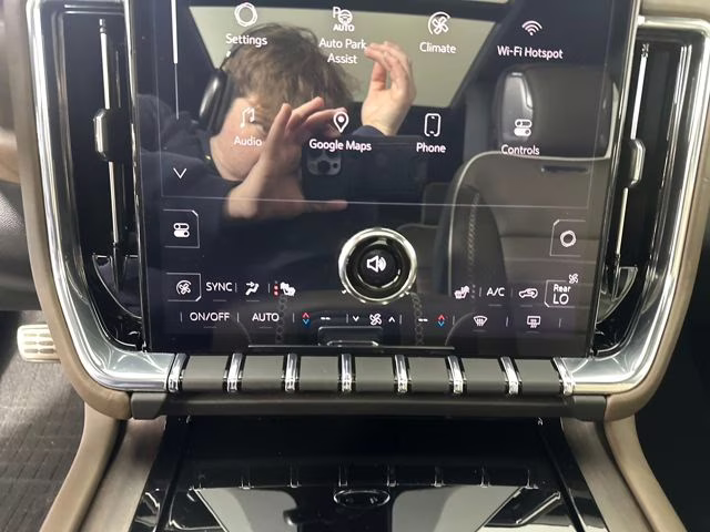 2025 White Frost Tricoat GMC Yukon Denali Ultimate 4X4 SUV