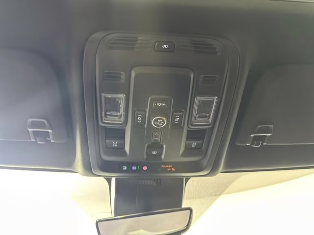 2025 White Frost Tricoat GMC Yukon Denali Ultimate 4X4 SUV