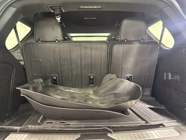 2025 White Frost Tricoat GMC Yukon Denali Ultimate 4X4 SUV