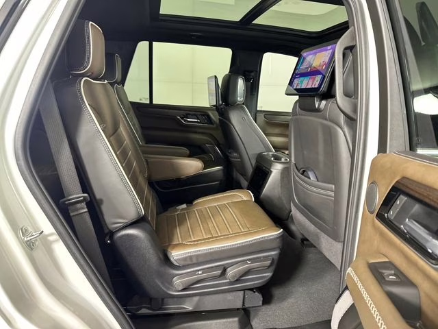 2025 White Frost Tricoat GMC Yukon Denali Ultimate 4X4 SUV