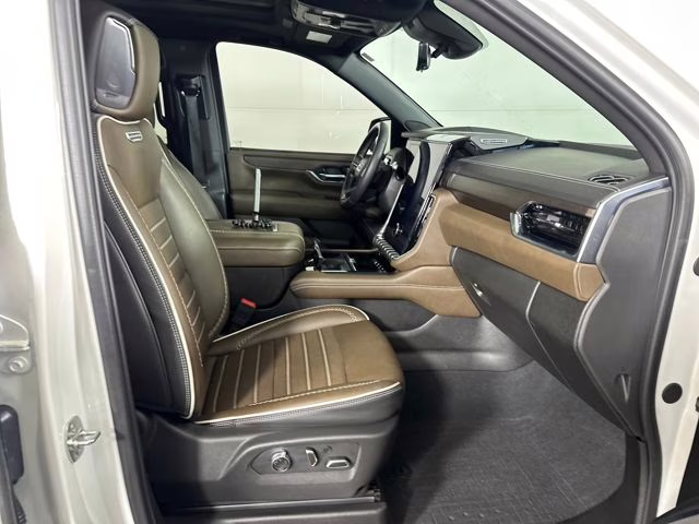2025 White Frost Tricoat GMC Yukon Denali Ultimate 4X4 SUV
