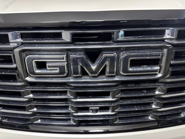 2025 White Frost Tricoat GMC Yukon Denali Ultimate 4X4 SUV