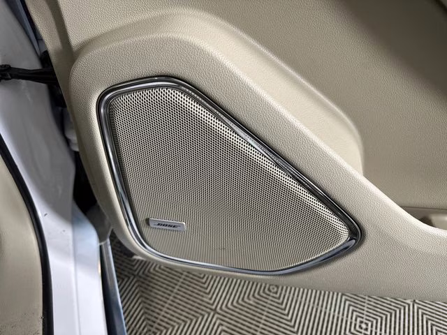 2020 Summit White GMC Yukon XL Denali 4X4 SUV