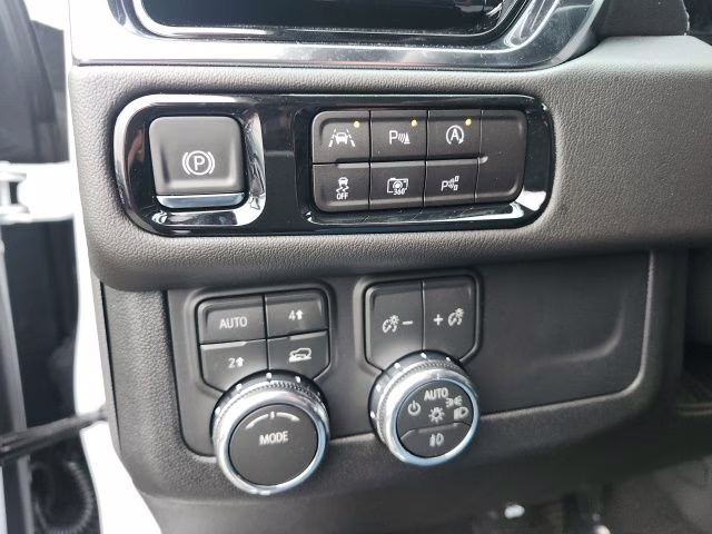 2026 Summit White GMC Yukon XL Denali 4X4 SUV