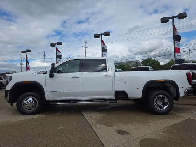 2026 Summit White GMC Sierra 3500HD SLE 4X4 Truck