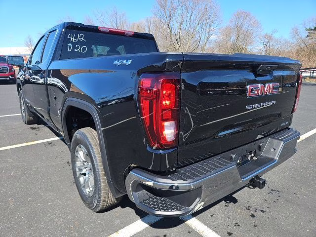 2026 Onyx Black GMC Sierra 1500 SLE 4X4 Truck