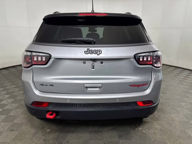 2022 Billet Silver Metallic Clearcoat Jeep Compass Trailhawk 4X4 SUV