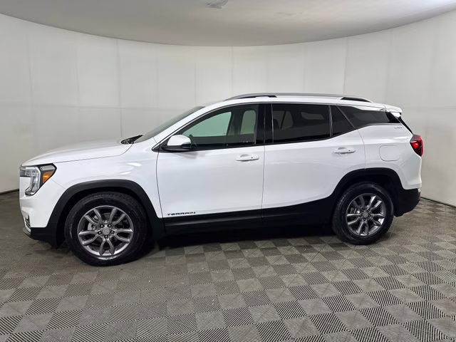 2023 Summit White GMC Terrain SLT FWD SUV