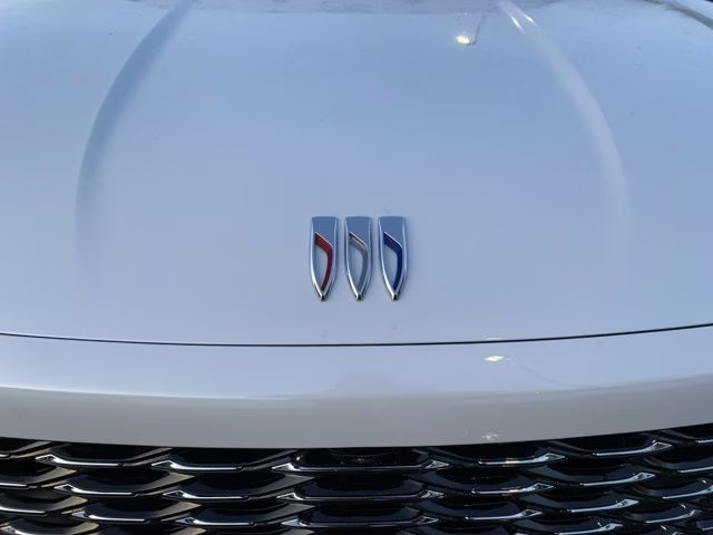 2026 Iridescent White Tricoat Buick Enclave Avenir FWD SUV