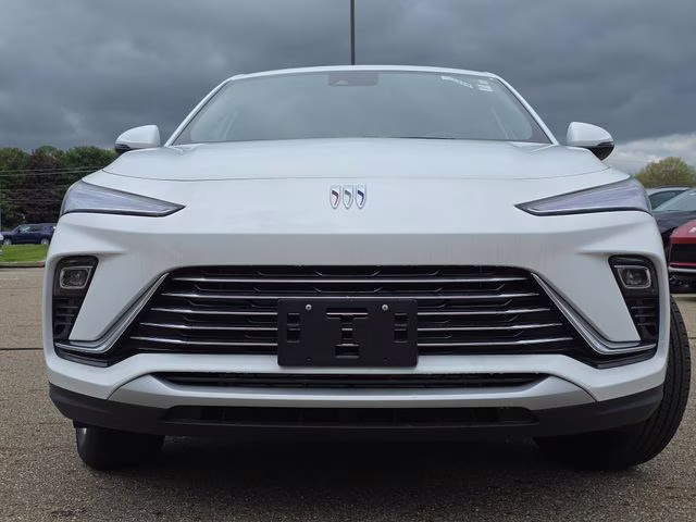 2026 Summit White Buick Envista Preferred FWD SUV