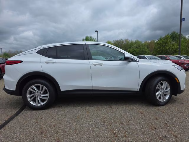 2026 Summit White Buick Envista Preferred FWD SUV
