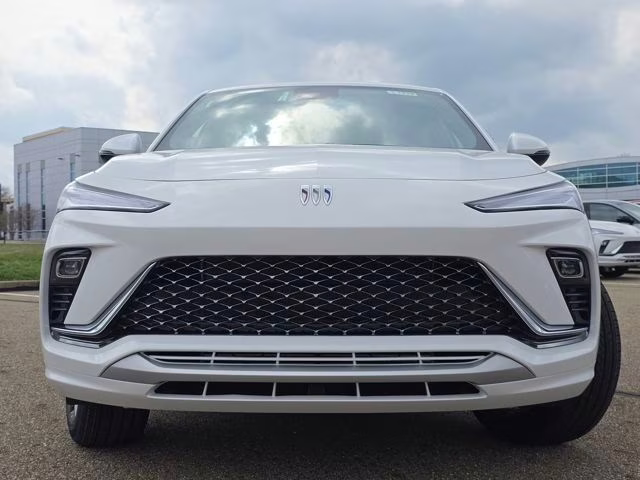 2026 White Frost Tricoat Buick Envista Avenir FWD SUV