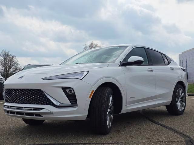2026 White Frost Tricoat Buick Envista Avenir FWD SUV