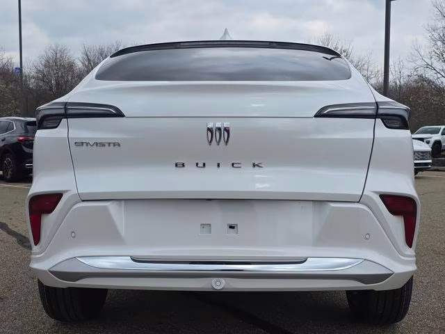 2026 White Frost Tricoat Buick Envista Avenir FWD SUV