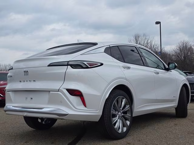 2026 White Frost Tricoat Buick Envista Avenir FWD SUV