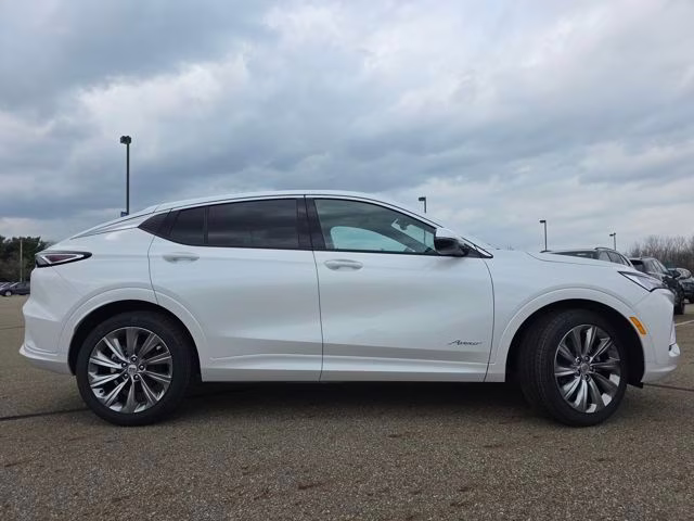 2026 White Frost Tricoat Buick Envista Avenir FWD SUV
