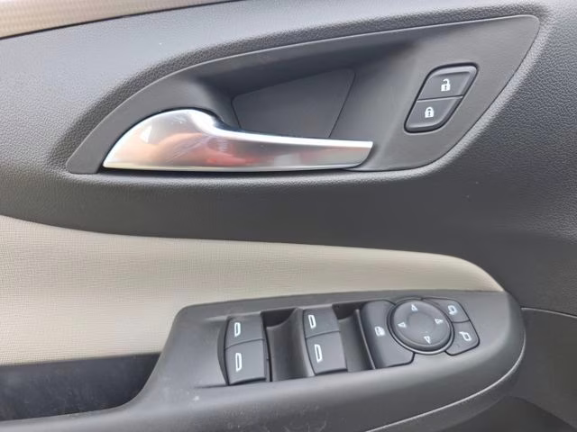 2026 White Frost Tricoat Buick Envista Avenir FWD SUV