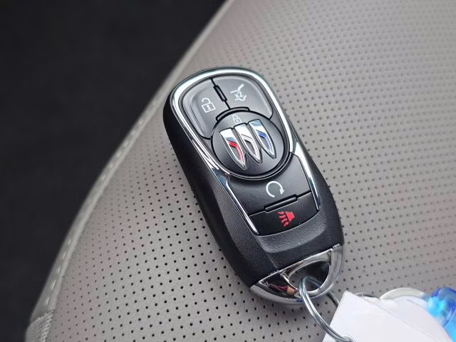 2026 White Frost Tricoat Buick Envista Avenir FWD SUV