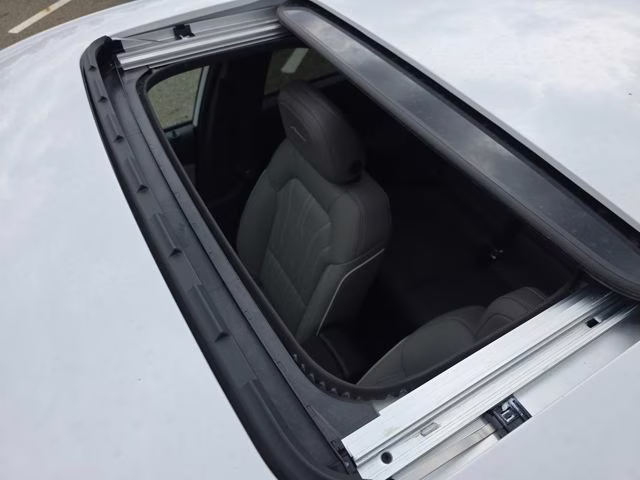 2026 White Frost Tricoat Buick Envista Avenir FWD SUV