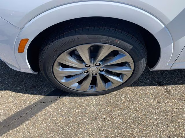 2026 White Frost Tricoat Buick Envista Avenir FWD SUV