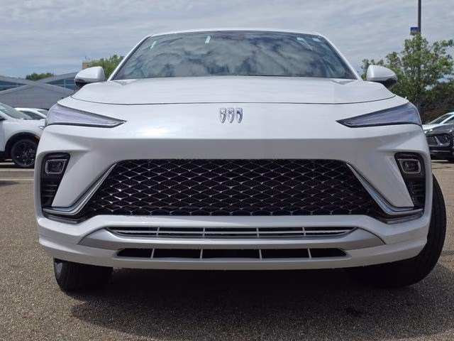 2026 White Frost Tricoat Buick Envista Avenir FWD SUV