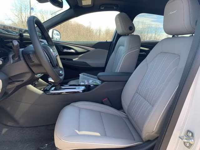 2026 White Frost Tricoat Buick Envista Avenir FWD SUV