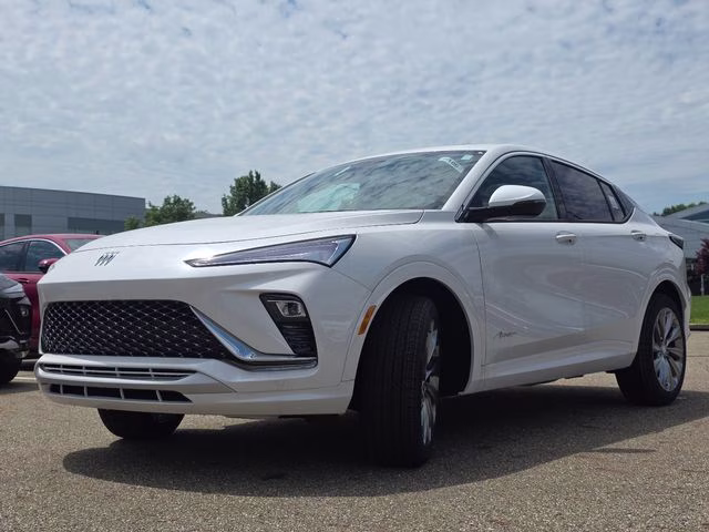 2026 White Frost Tricoat Buick Envista Avenir FWD SUV