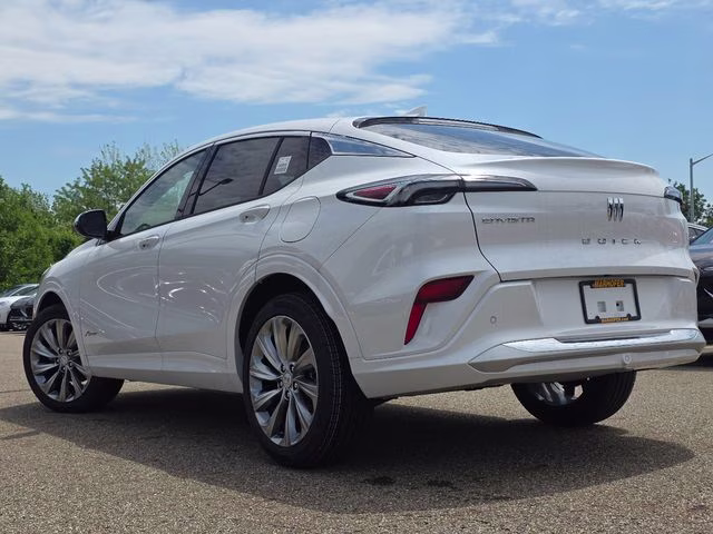 2026 White Frost Tricoat Buick Envista Avenir FWD SUV