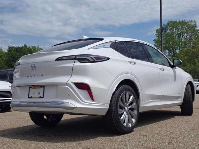 2026 White Frost Tricoat Buick Envista Avenir FWD SUV