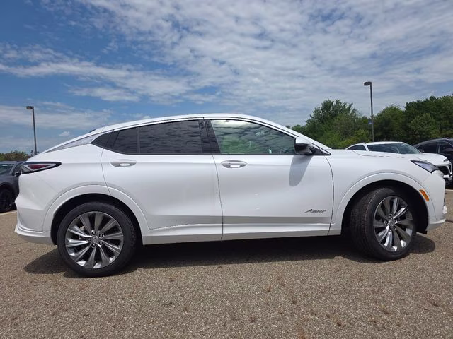 2026 White Frost Tricoat Buick Envista Avenir FWD SUV