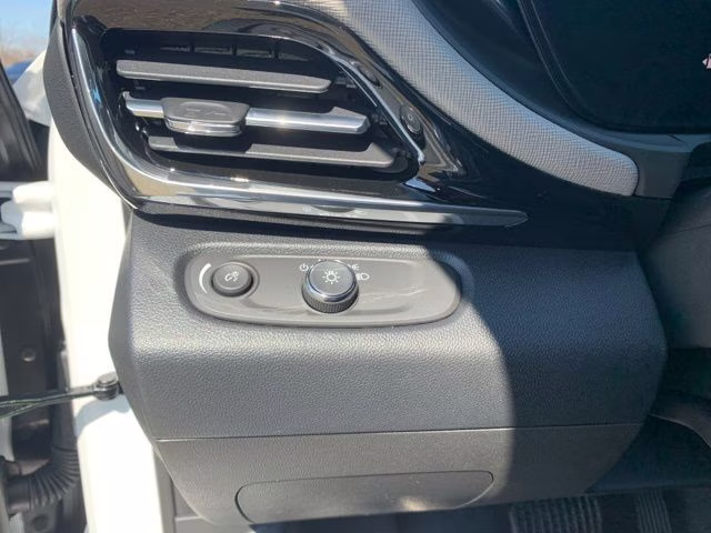2026 White Frost Tricoat Buick Envista Avenir FWD SUV