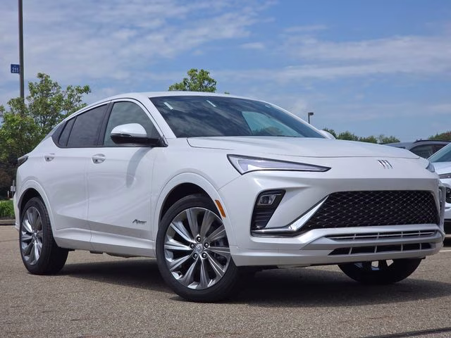 2026 White Frost Tricoat Buick Envista Avenir FWD SUV