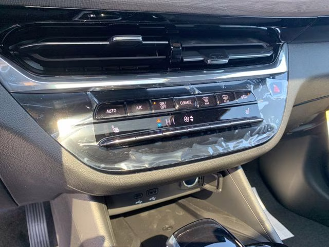 2026 White Frost Tricoat Buick Envista Avenir FWD SUV