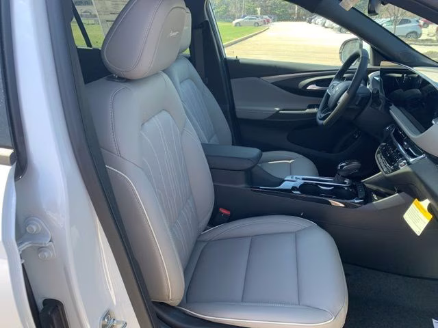 2026 White Frost Tricoat Buick Envista Avenir FWD SUV