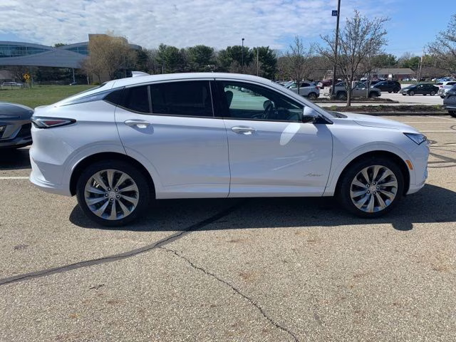 2026 White Frost Tricoat Buick Envista Avenir FWD SUV