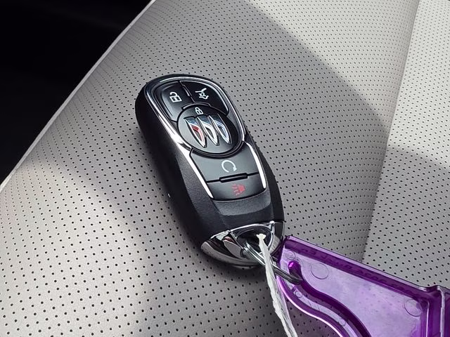 2026 White Frost Tricoat Buick Envista Avenir FWD SUV