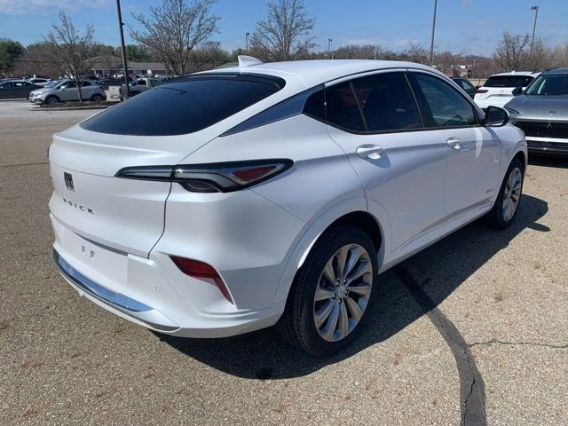 2026 White Frost Tricoat Buick Envista Avenir FWD SUV