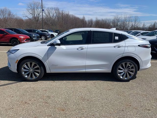 2026 White Frost Tricoat Buick Envista Avenir FWD SUV
