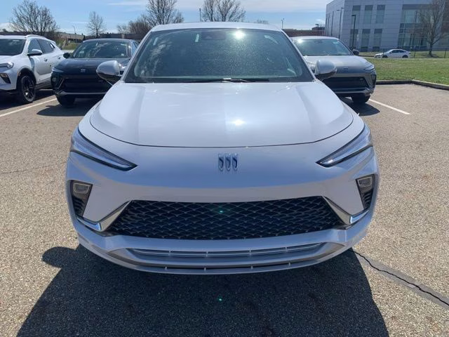 2026 White Frost Tricoat Buick Envista Avenir FWD SUV