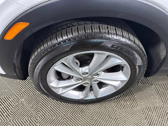 2021 Summit White Buick Encore GX Preferred FWD SUV